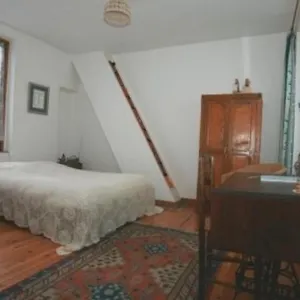 https://chambres-dhotes-haut-de-belleville-bed-breakfast.fr-paris.fr